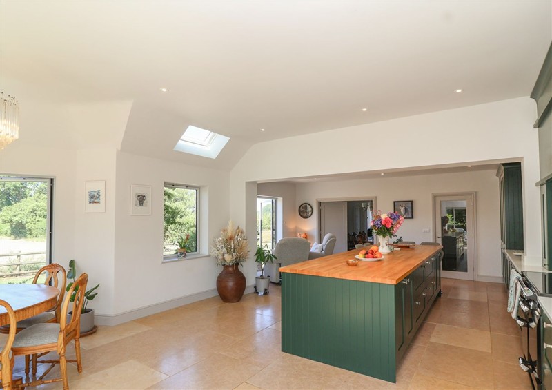 The kitchen (photo 2) at Leafield Cottage, Brockworth