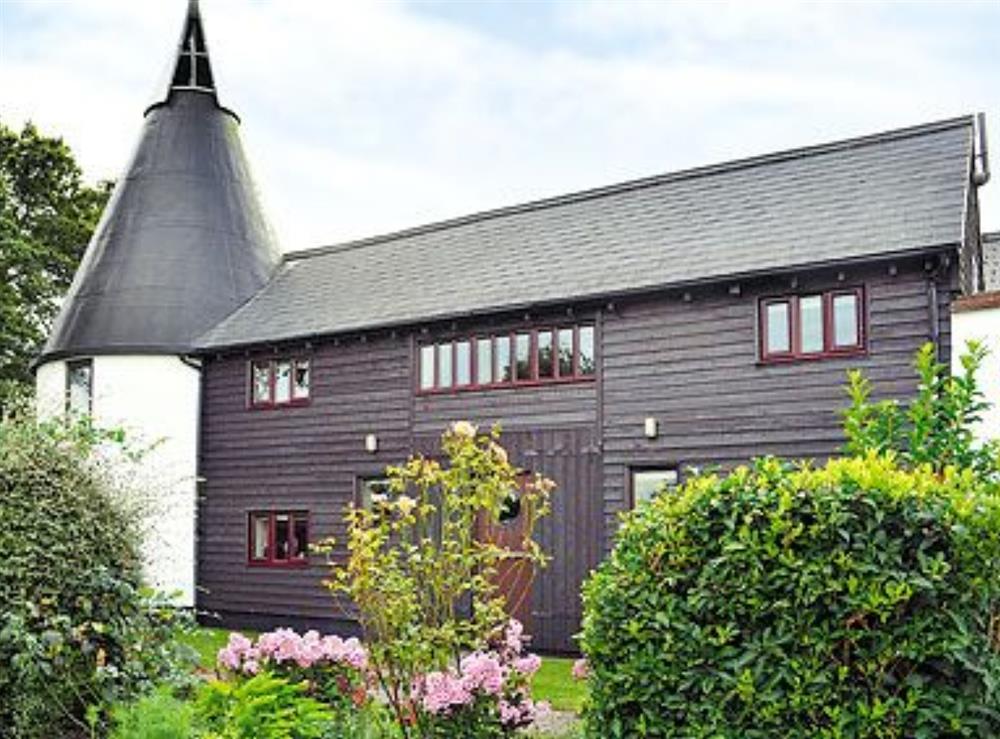 Leafwood Oast in Bells Yew Green, Tunbridge Wells, Kent sleeps 2