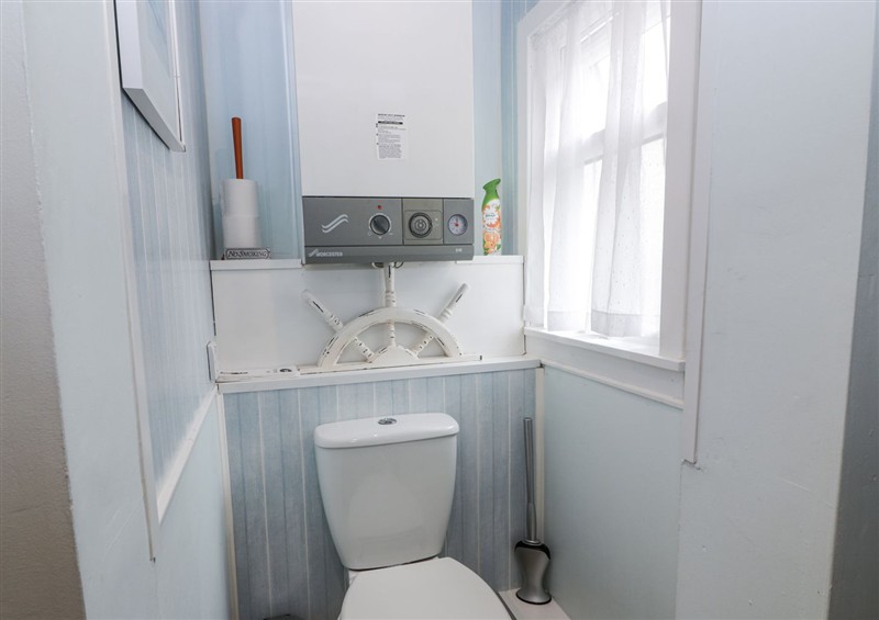 The bathroom at Learig Cottage, Girvan