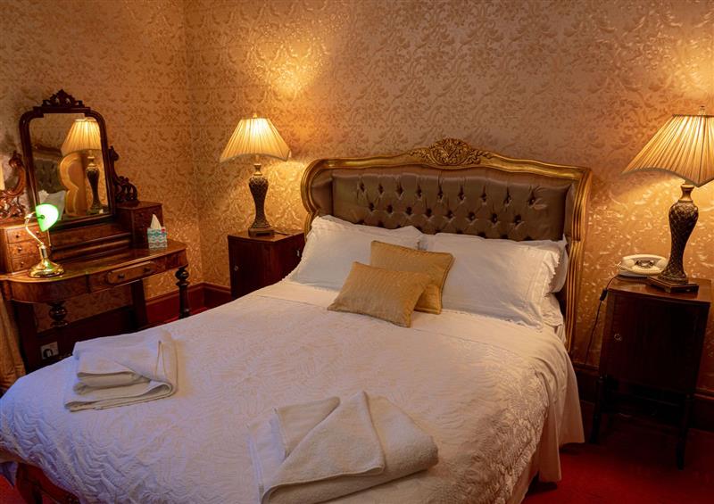 This is a bedroom (photo 2) at Ledgowan Lodge Hotel, Achnasheen near Kinlochewe
