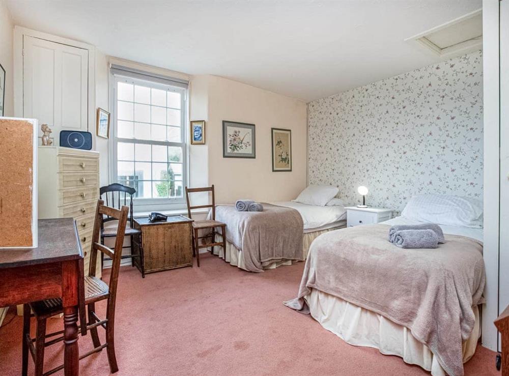 Twin bedroom at Lee House in Fowey, Cornwall