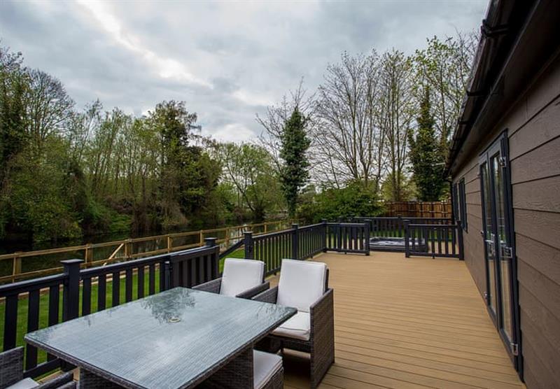 Veranda in The Country at Lee Valley in Dobbs Weir, near Broxbourne
