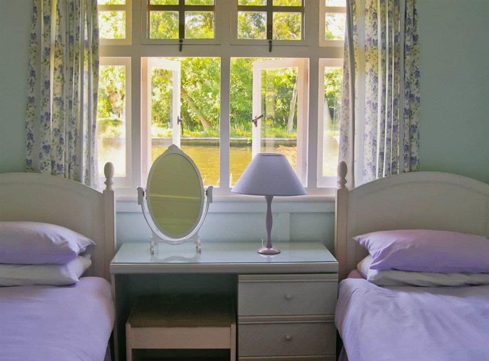 Twin bedroom at Leisure Hour in Hoveton, near Wroxham, Norwich, Norfolk