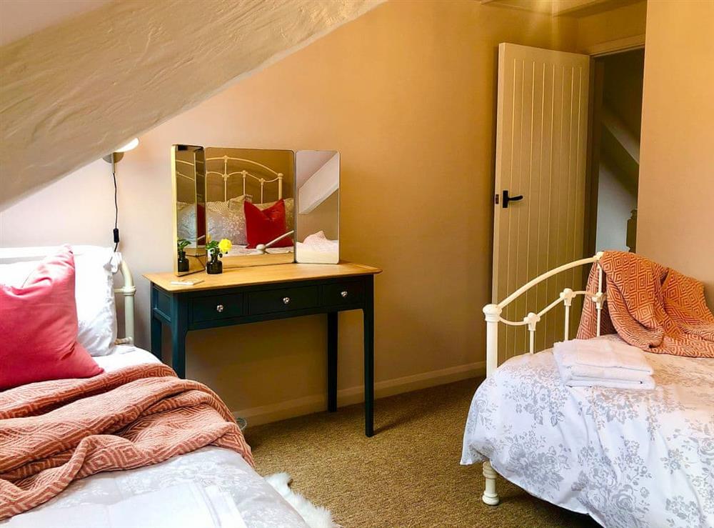 Twin bedroom at Lemon Cottage in Bickington, Devon