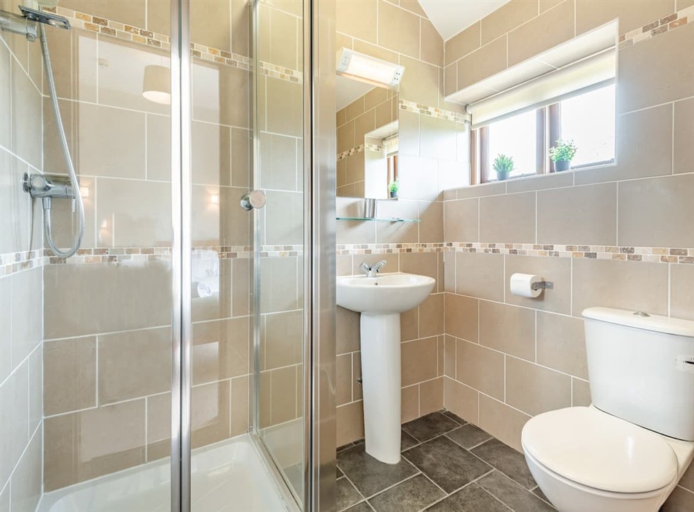 En-suite (photo 2) at Leopold in Blandford Forum, Dorset