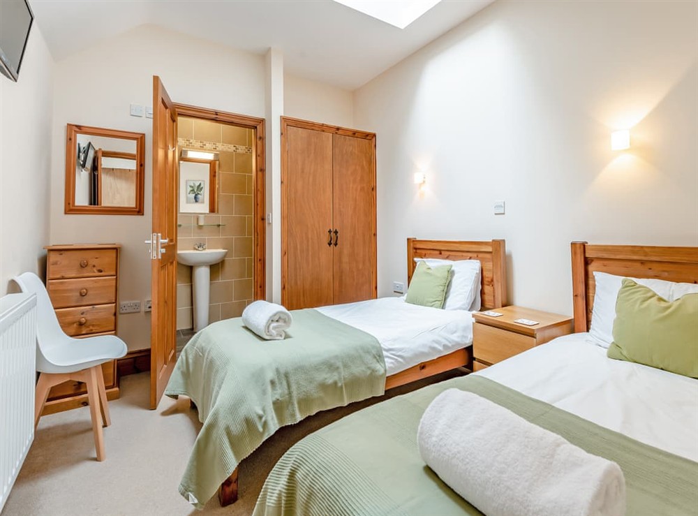 Twin bedroom (photo 3) at Leopold in Blandford Forum, Dorset