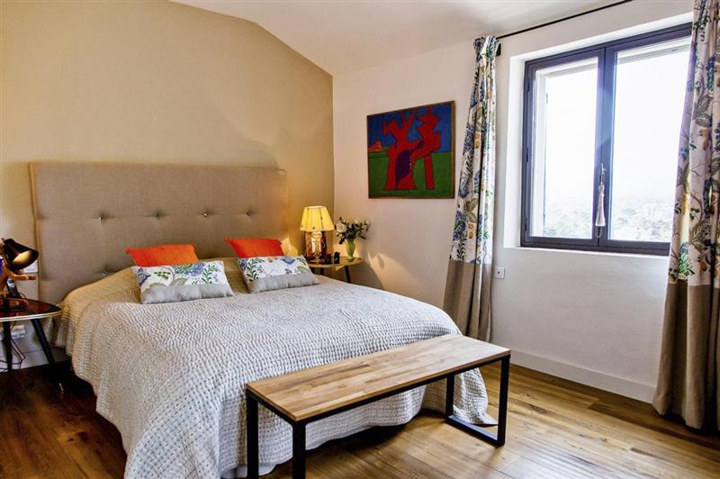 Double bedroom (photo 2) at Les Alpilles, Avignon, France