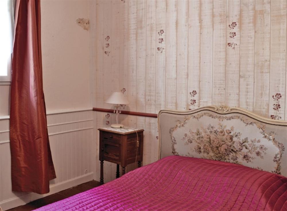 Double bedroom (photo 3) at Les Jangoulies in Cubjac, Dordogne, France