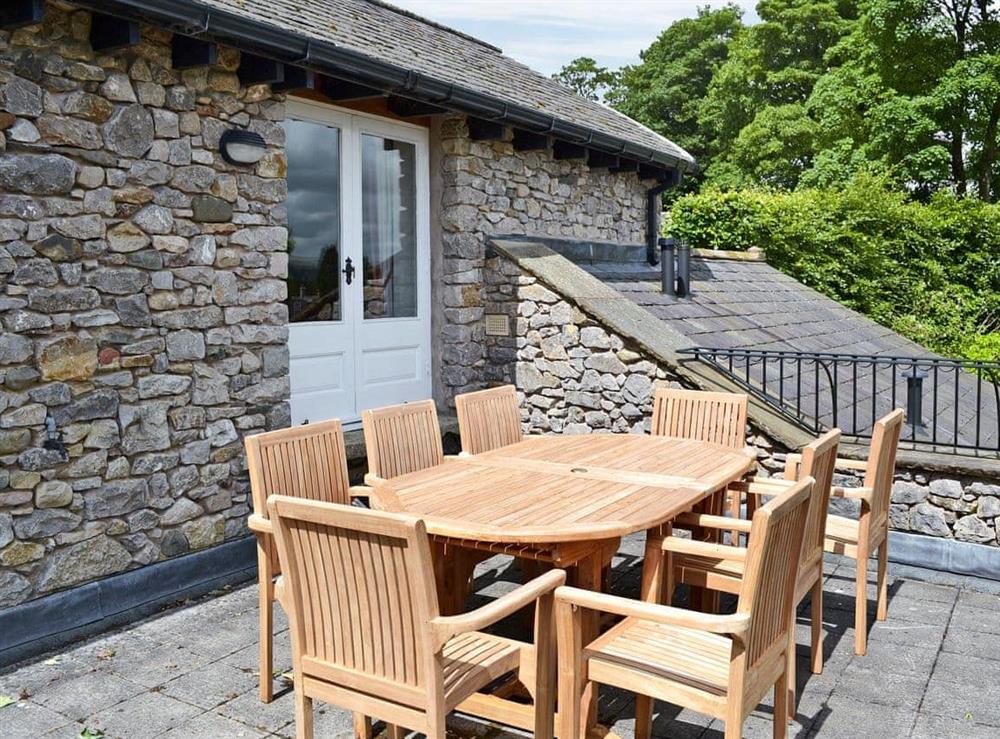 Relaxing sitting-out-area at Leyfield Coach House in Kirkby Lonsdale, Cumbria