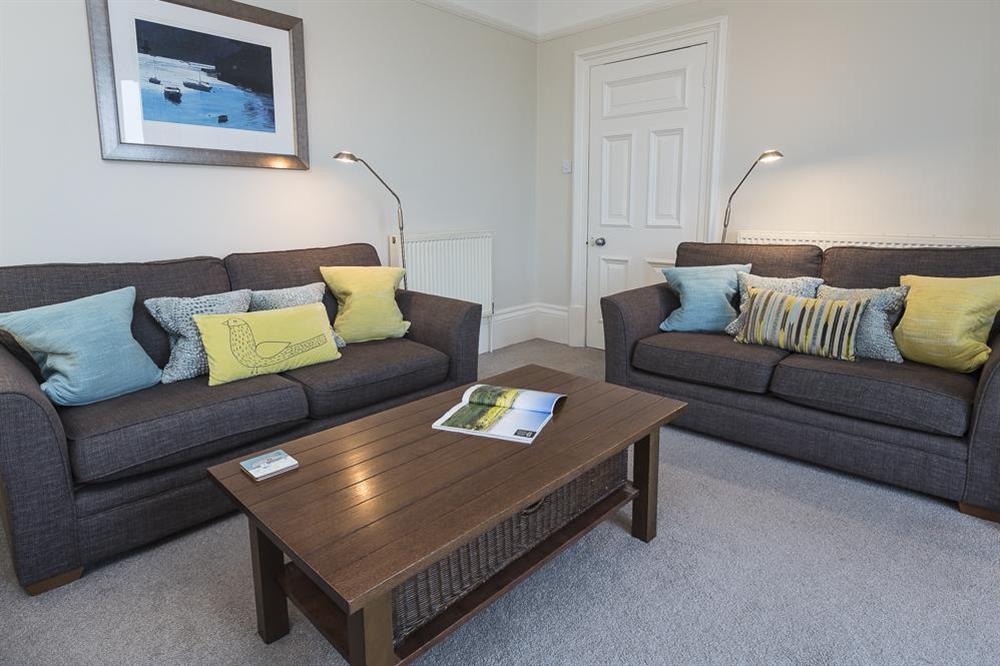 A light relaxing room with comfortable sofas (photo 2) at Leylands in Allenhayes Road, Salcombe