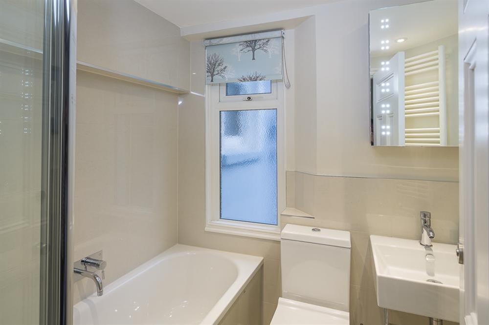 Family bathroom at Leylands in Allenhayes Road, Salcombe