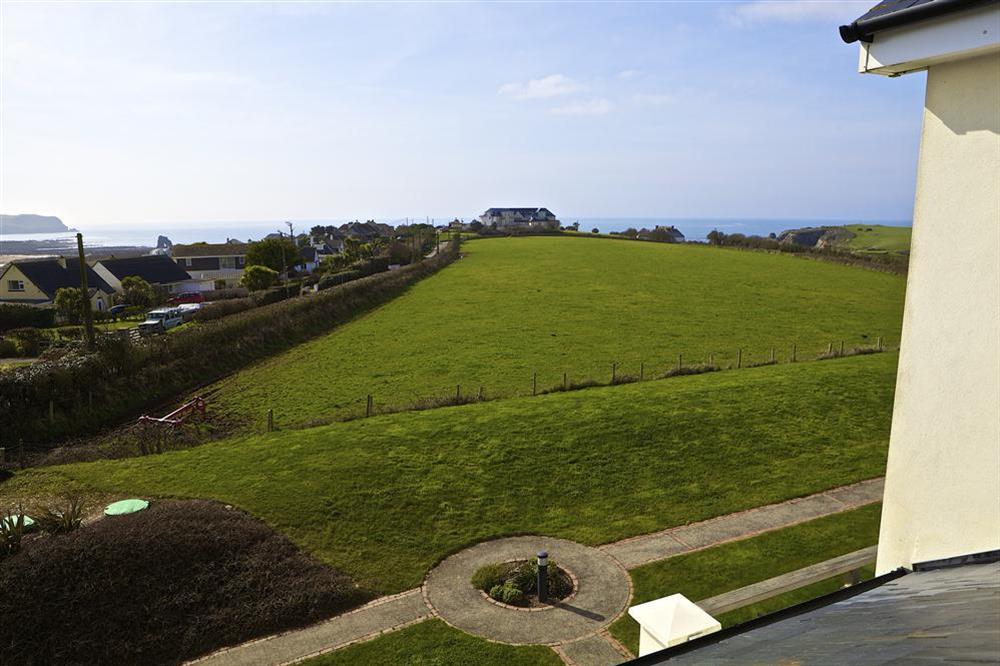 Enjoy a drink on the roof terrace with views over the countryside and out to sea (photo 2) at LHorizon in Thurlestone, Kingsbridge