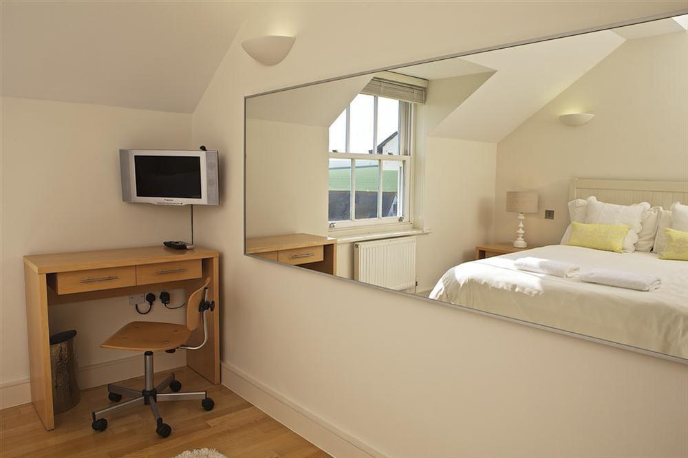 Master bedroom at LHorizon in Thurlestone, Kingsbridge