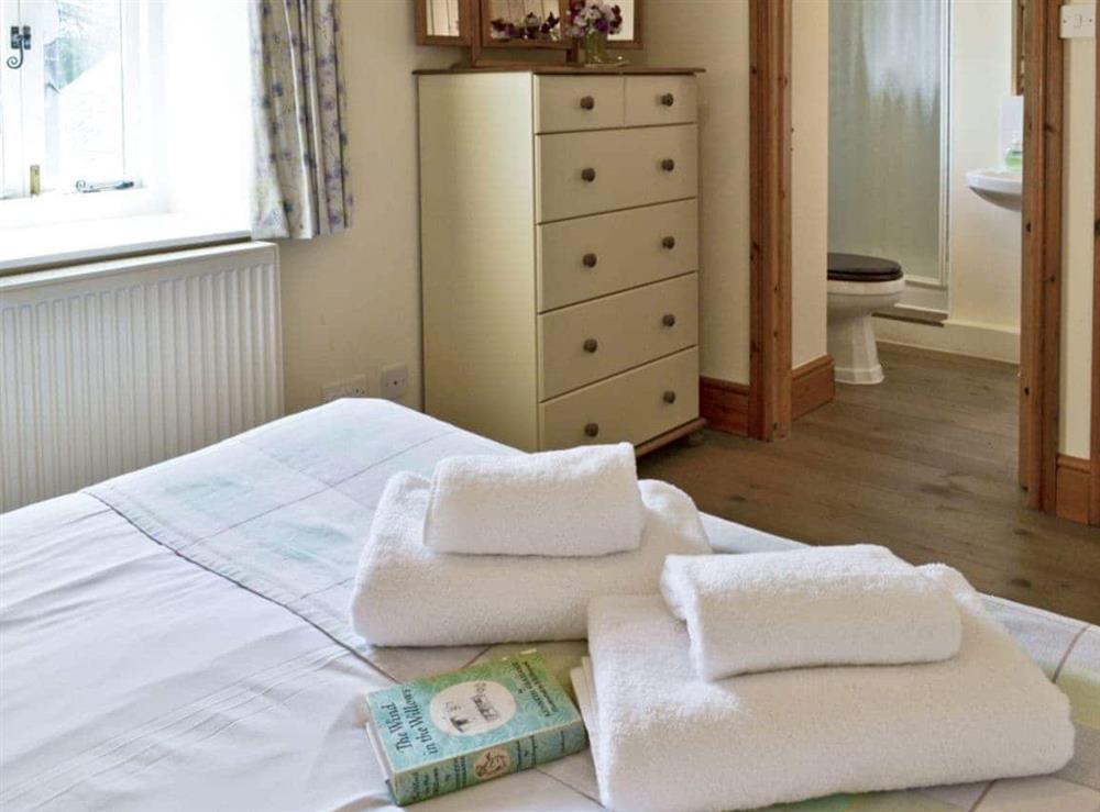 Double bedroom with en-suite shower room at Mole End, 