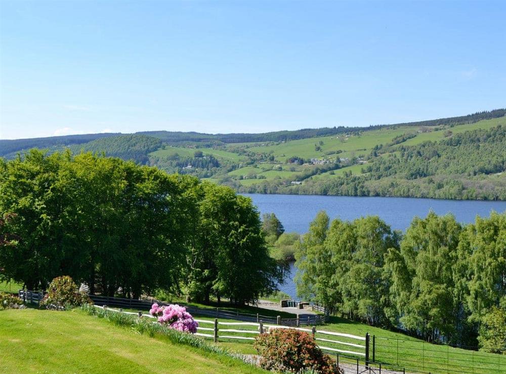 Outstanding views over Loch Tummel at Farragon Cottage, 