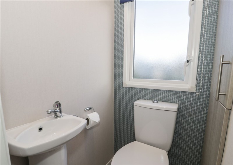 The bathroom at Lido Gold 120, Prestatyn