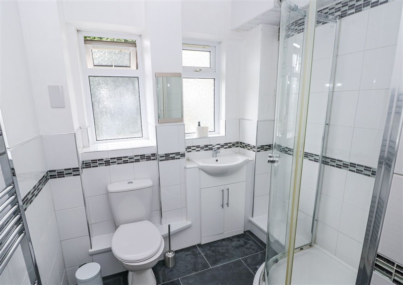 Bathroom at Lifeboat Lookout, Tenby
