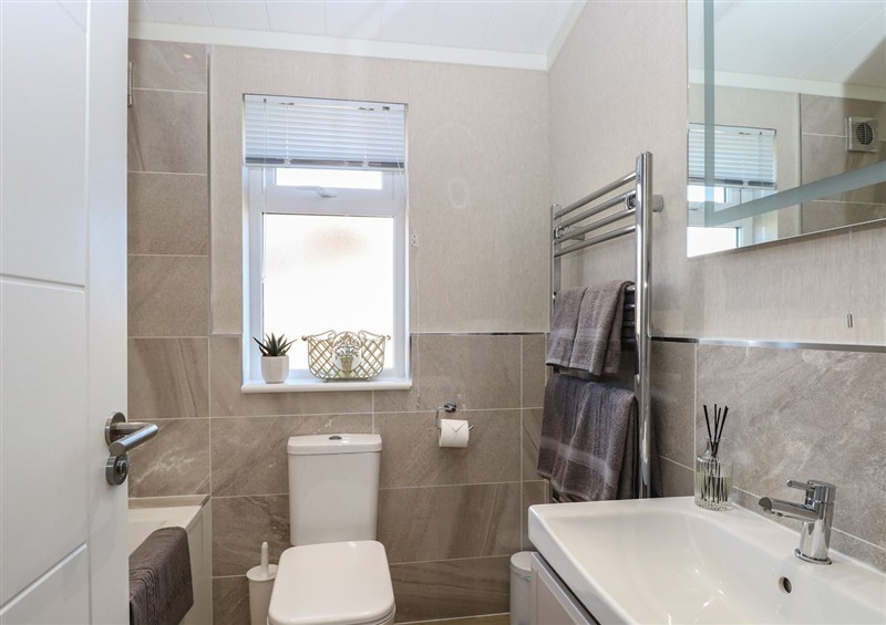 The bathroom at Lifes a Beach, Bacton