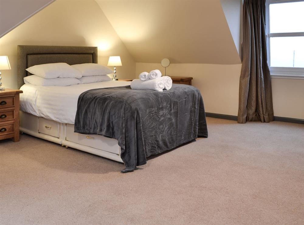 Double bedroom with en-suite bathroom at Liftingstane Farmhouse in Closeburn, near Thornhill, Dumfriesshire