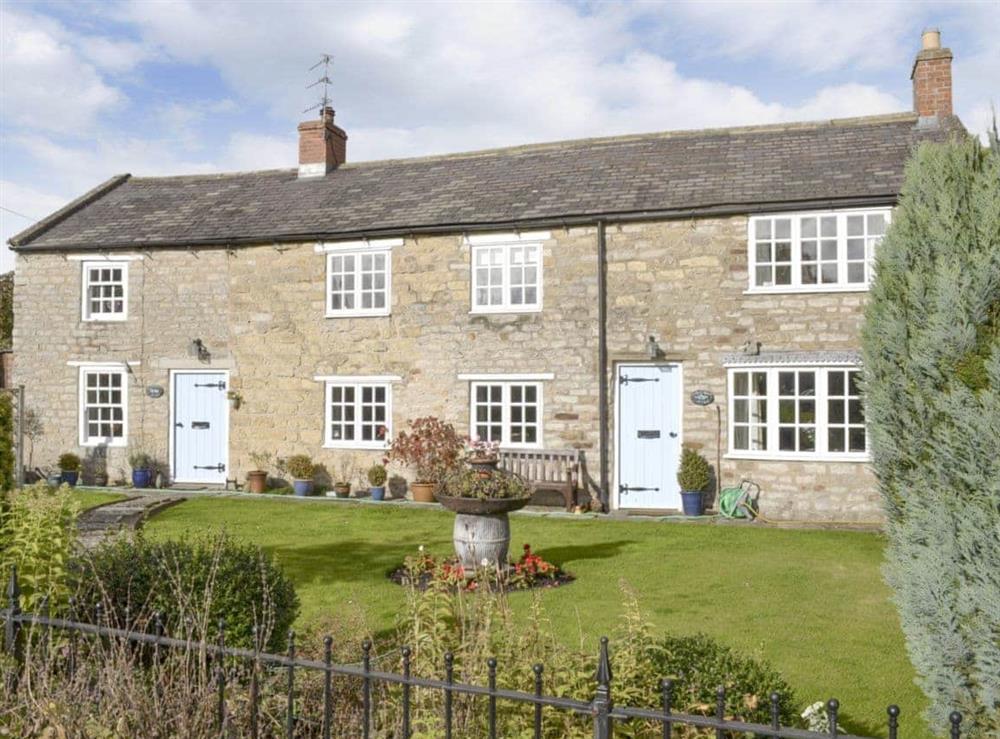 Traditional garden fronted holiday property at Lilac Cottage in Sinnington, near Pickering, North Yorkshire