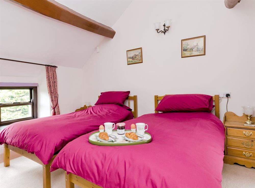 Cosy twin bedroom at Lillegarth in Bradwell, Derbyshire