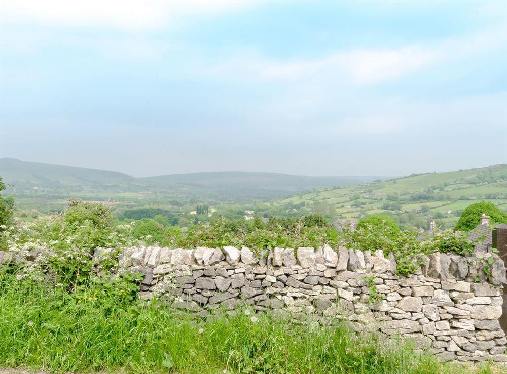 Dramatic countryside surrounds this delightful cottage at Lillegarth in Bradwell, Derbyshire