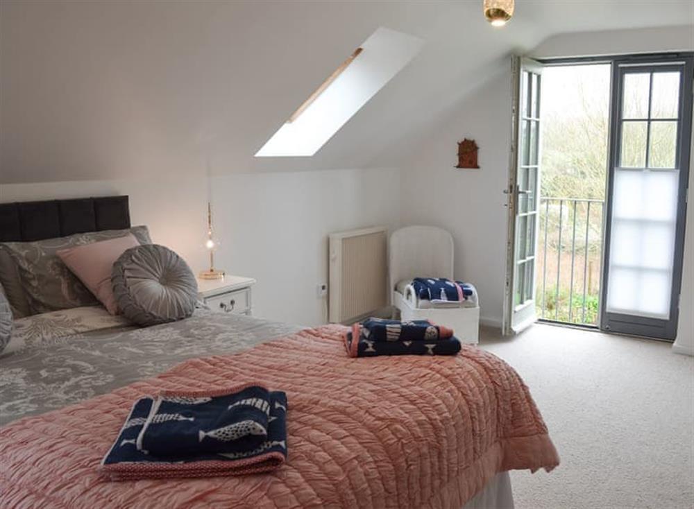 Double bedroom with en-suite at Lillipit Cottage in Breage, near Helston, Cornwall