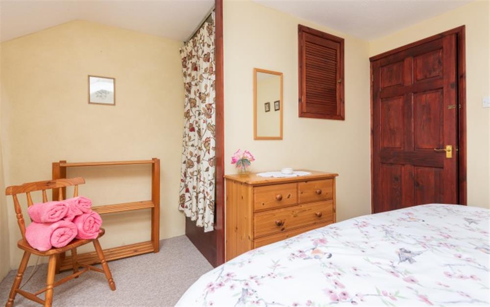 Kingsize double bedroom  (photo 2) at Lilliput in Falmouth