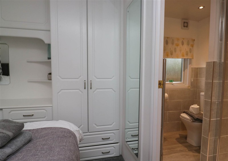 A bedroom in Lily Tarn at Lily Tarn, White Cross Bay near Troutbeck Bridge