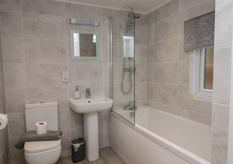 Bathroom at Lily Tarn, White Cross Bay near Troutbeck Bridge
