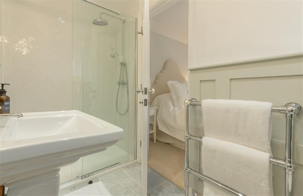 Limestone House, Norfolk: Bedroom threefts en-suite shower room at Limestone House, Burnham Market