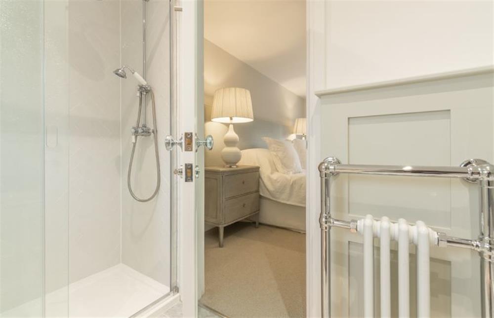 Limestone House, Norfolk: Bedroom twofts en-suite bath/shower room with bath and walk-in shower at Limestone House, Burnham Market