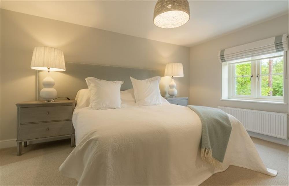 Limestone House, Norfolk: Bedroom two with 6ft super-king size zip and link bed and en-suite bath/shower room