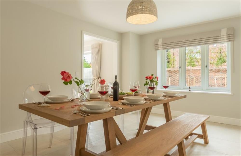 Limestone House, Norfolk: The dining table with seating for eight at Limestone House, Burnham Market