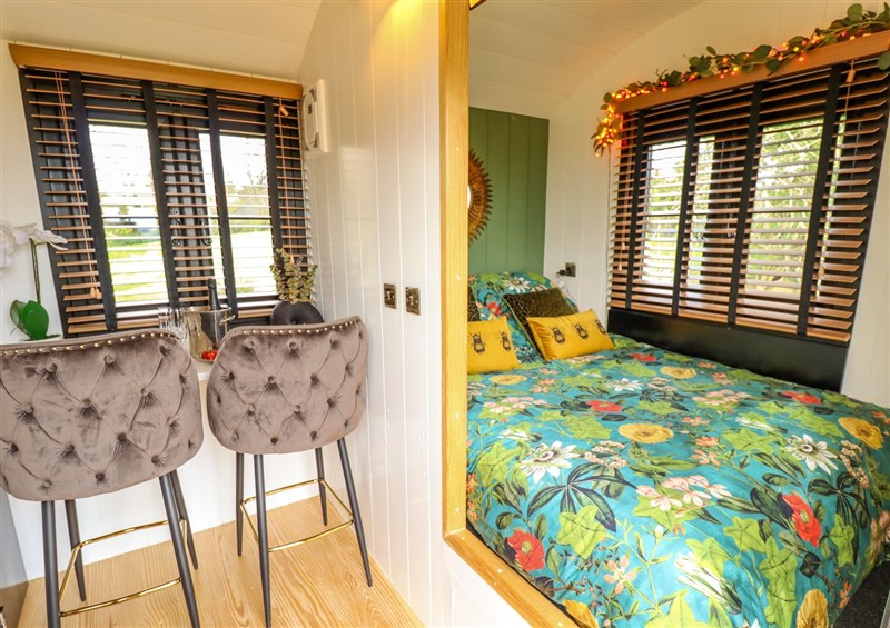 This is a bedroom at Limetree Luxury Glamping Portland, Nottingham