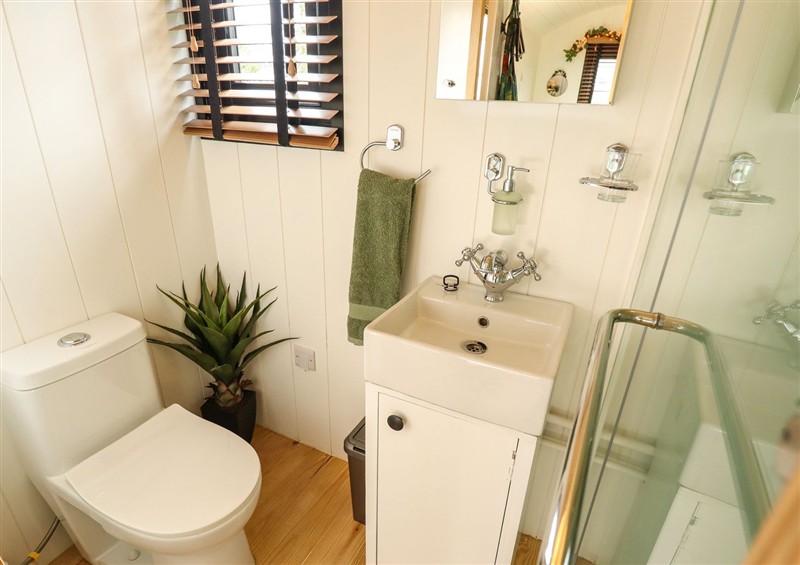 This is the bathroom at Limetree Luxury Glamping Portland, Nottingham