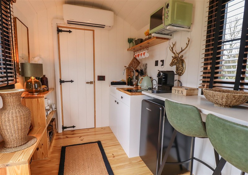 Enjoy the living room at Limetree Luxury Glamping Southdown, Nottingham
