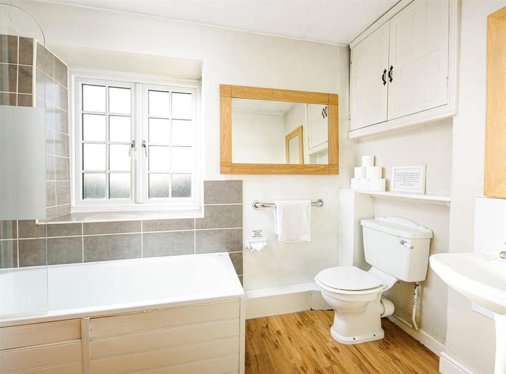Bathroom at Linden Lodge in Wick, Avon