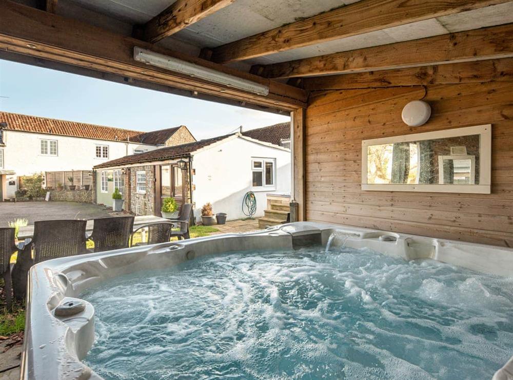 Hot tub at Linden Lodge in Wick, Avon
