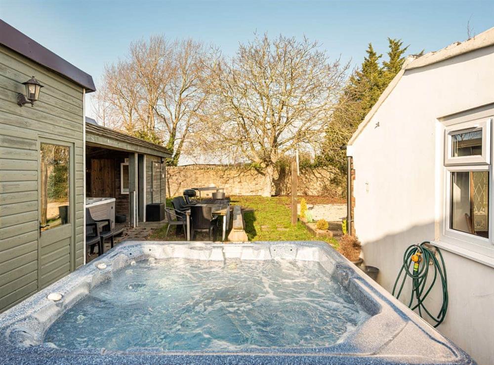 Second hot tub at Linden Lodge in Wick, Avon