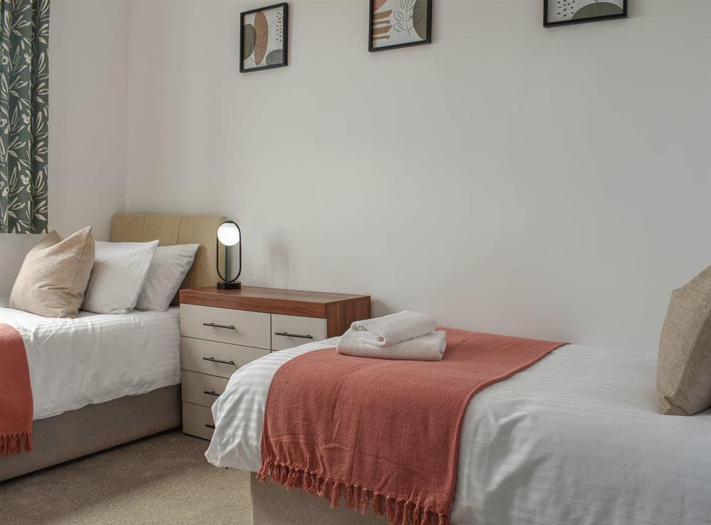 Twin bedroom at Lingdale Cottage in Lingdale, near Saltburn-by-the-Sea, Cleveland