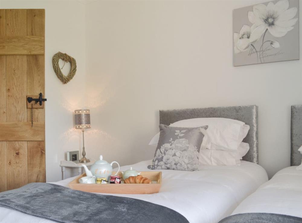 Twin bedroom at Lings Farm Cottage in Temple Normanton, near Chesterfield, Derbyshire