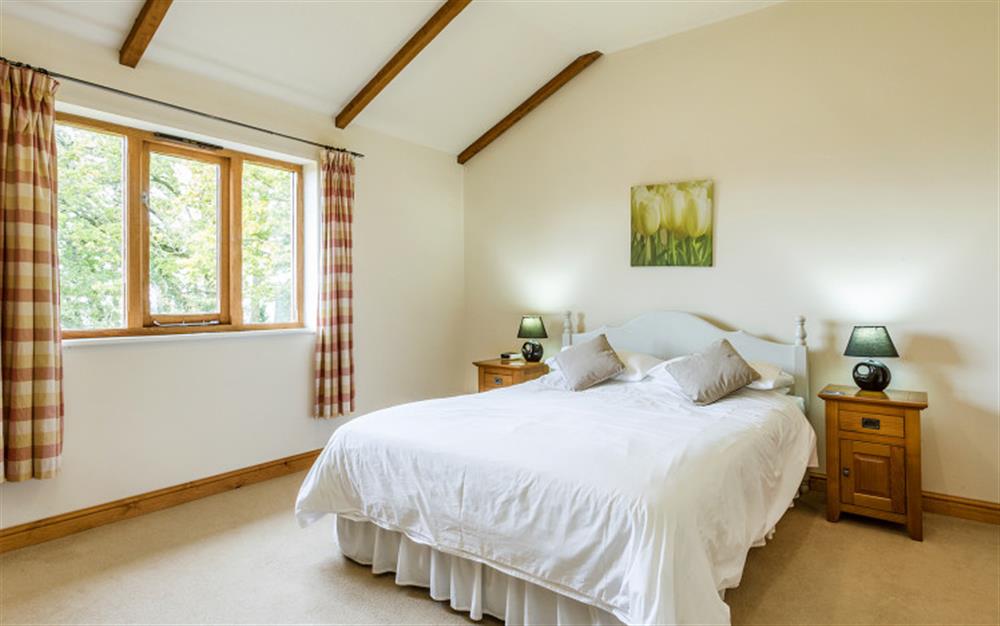 King size bed in bedroom 1 at Linhay in Ottery St Mary