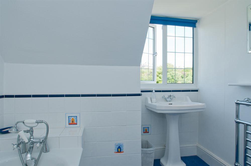 Bathroom at Links Cottage in Thurlestone, Kingsbridge