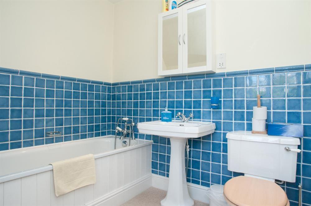 En suite bathroom at Links Cottage in Thurlestone, Kingsbridge