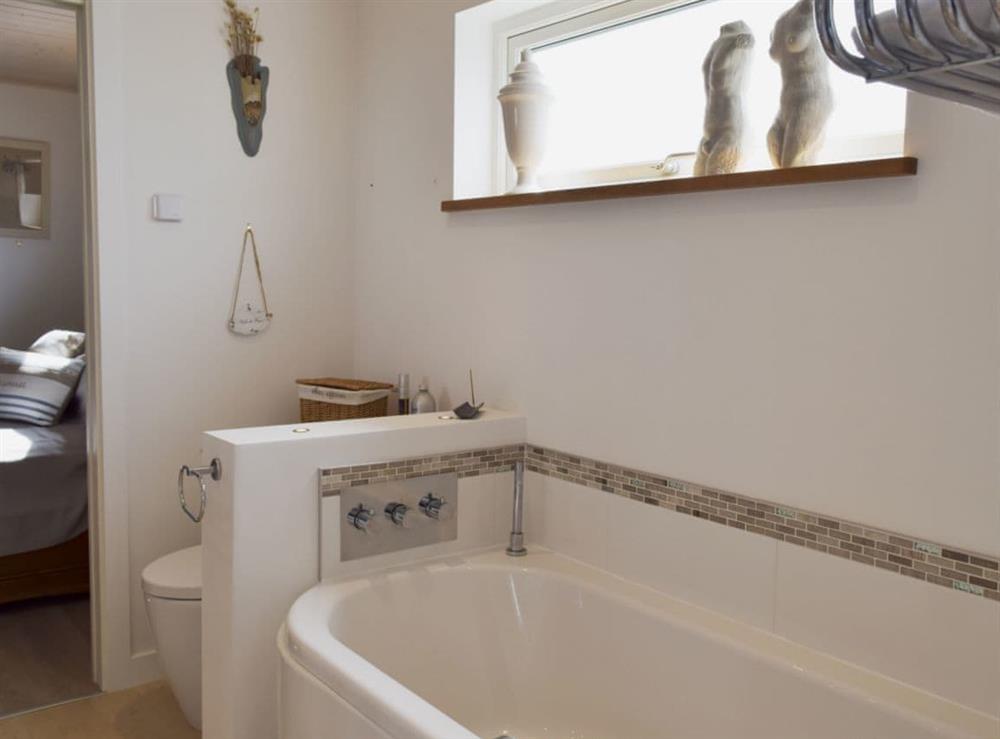 Jack and Jill shared bathroom at Links View in Fritton, near Great Yarmouth, Norfolk