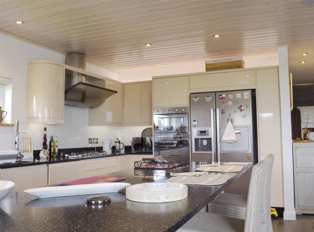 Kitchen with breakfast area at Links View in Fritton, near Great Yarmouth, Norfolk