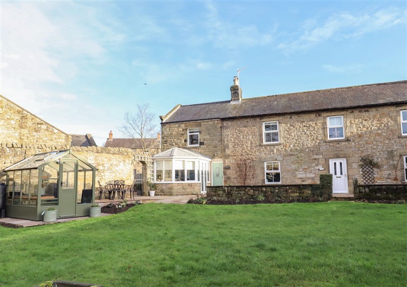 Outside at Linn Cottage, Bellingham