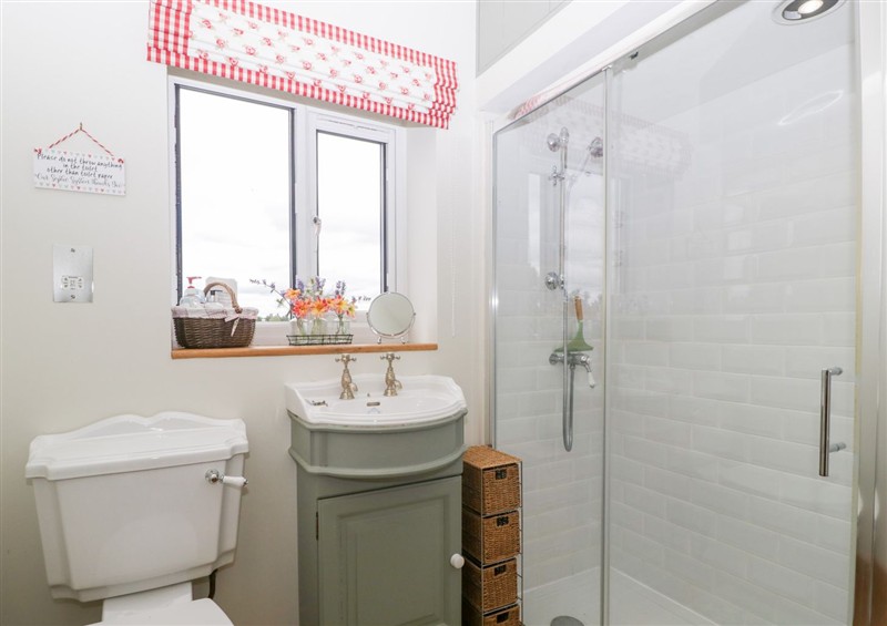 Bathroom at Little Acorn Cottage, Munsley near Ledbury