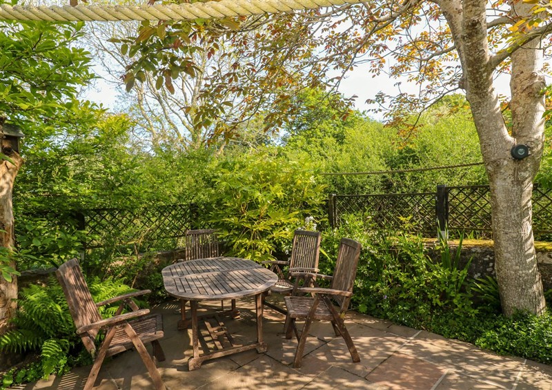 Enjoy the garden at Little Acorns, Gweek